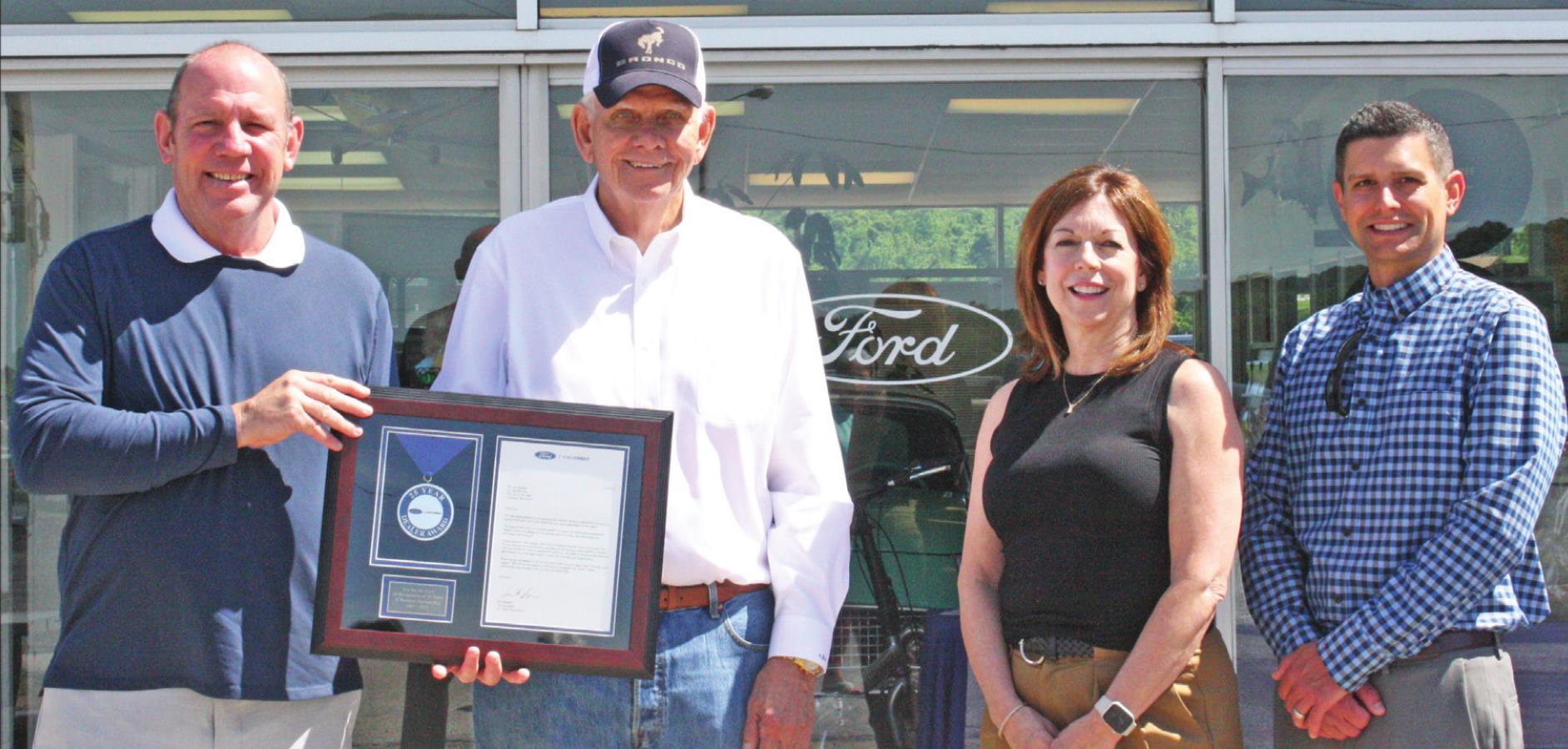 Les Jacobs recognized for 25 years of service Cassville Democrat